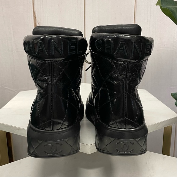 Chanel Black Patent Leather Quilted Boots Size 35 - Picture 4 of 9
